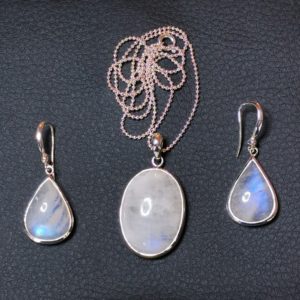 Parure pierre de lune boucles d'oreilles et collier soleyana création bijoux pierres semi précieuses