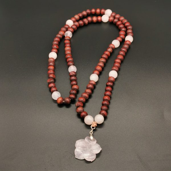 Mala bois de santal rouge et quartz rose soleyana création bijoux pierres semi précieuses